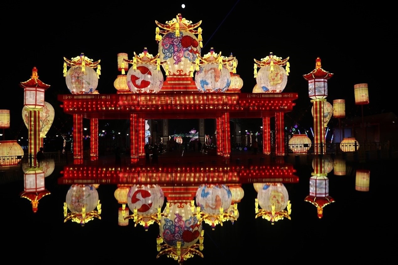 中秋國慶期間，南岳祝融文旅小鎮(zhèn)舉辦祝融花燈節(jié)。曹正平攝