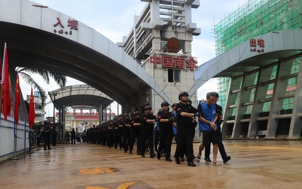 移交現(xiàn)場(chǎng)。公安部供圖