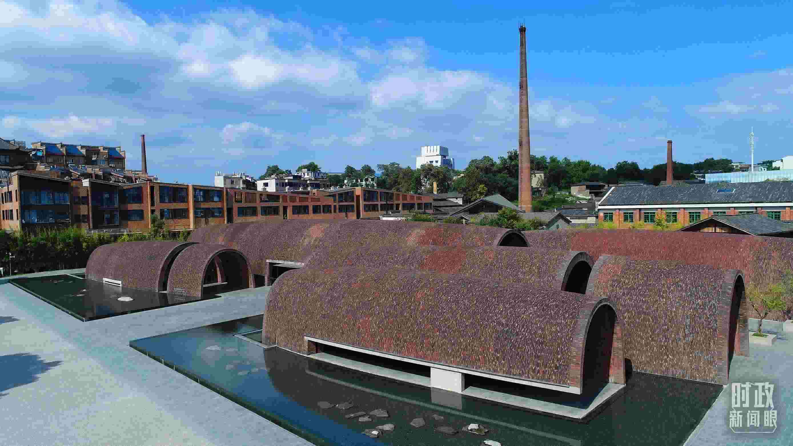 △街區(qū)內(nèi)的博物館，借鑒了景德鎮(zhèn)清代獨創(chuàng)的蛋形柴窯構(gòu)造特點。（總臺央視記者范凱拍攝）