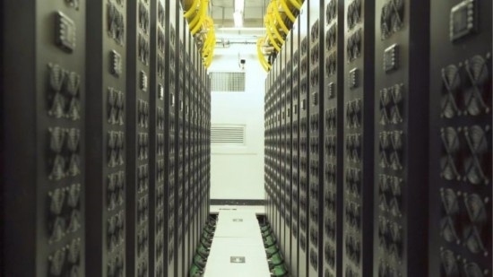 貴安超算中心內(nèi)的機房。人民網(wǎng) 陽茜攝