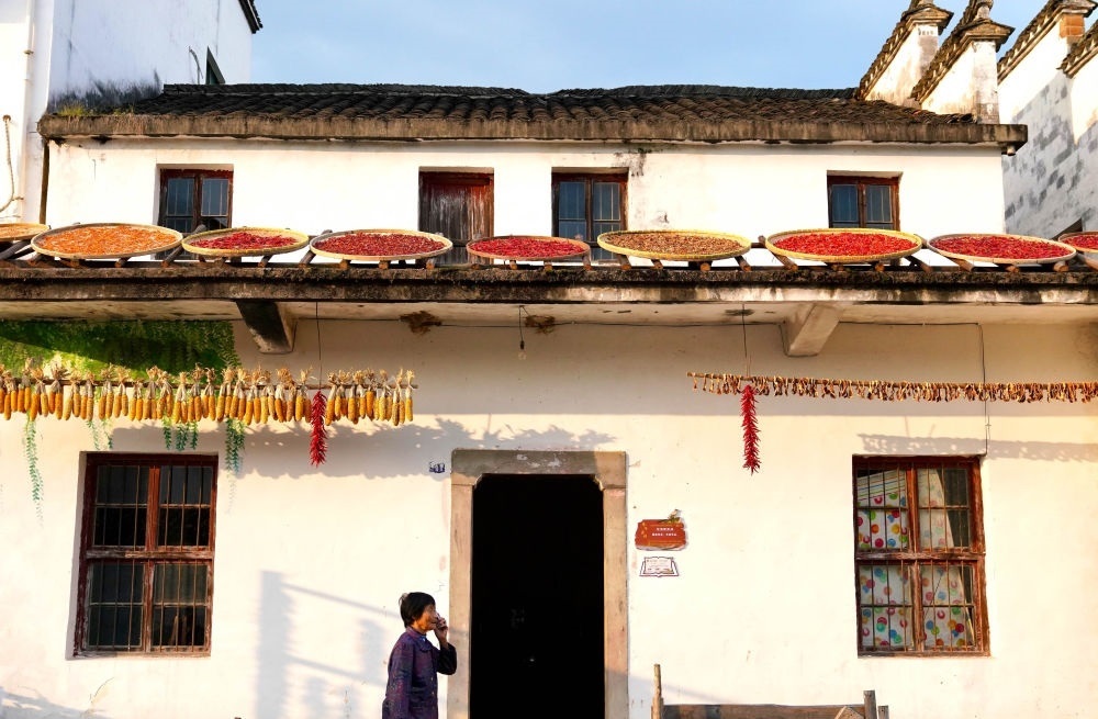 婺源縣王村石門自然村一角（2023年10月11日攝）。