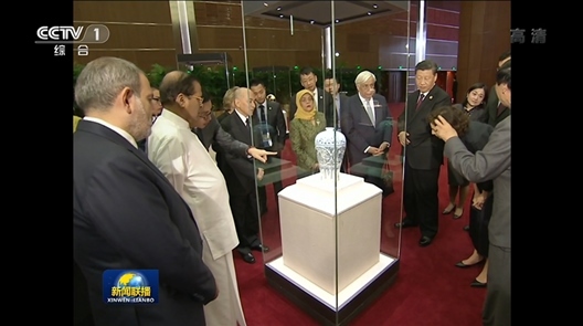 2019年5月15日，中外領(lǐng)導(dǎo)人共同參觀“大美亞細(xì)亞——亞洲文明展”。（視頻截圖）