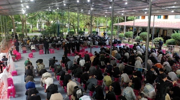 2349名電信網(wǎng)絡(luò)詐騙犯罪嫌疑人一次性移交我方。公安部供圖