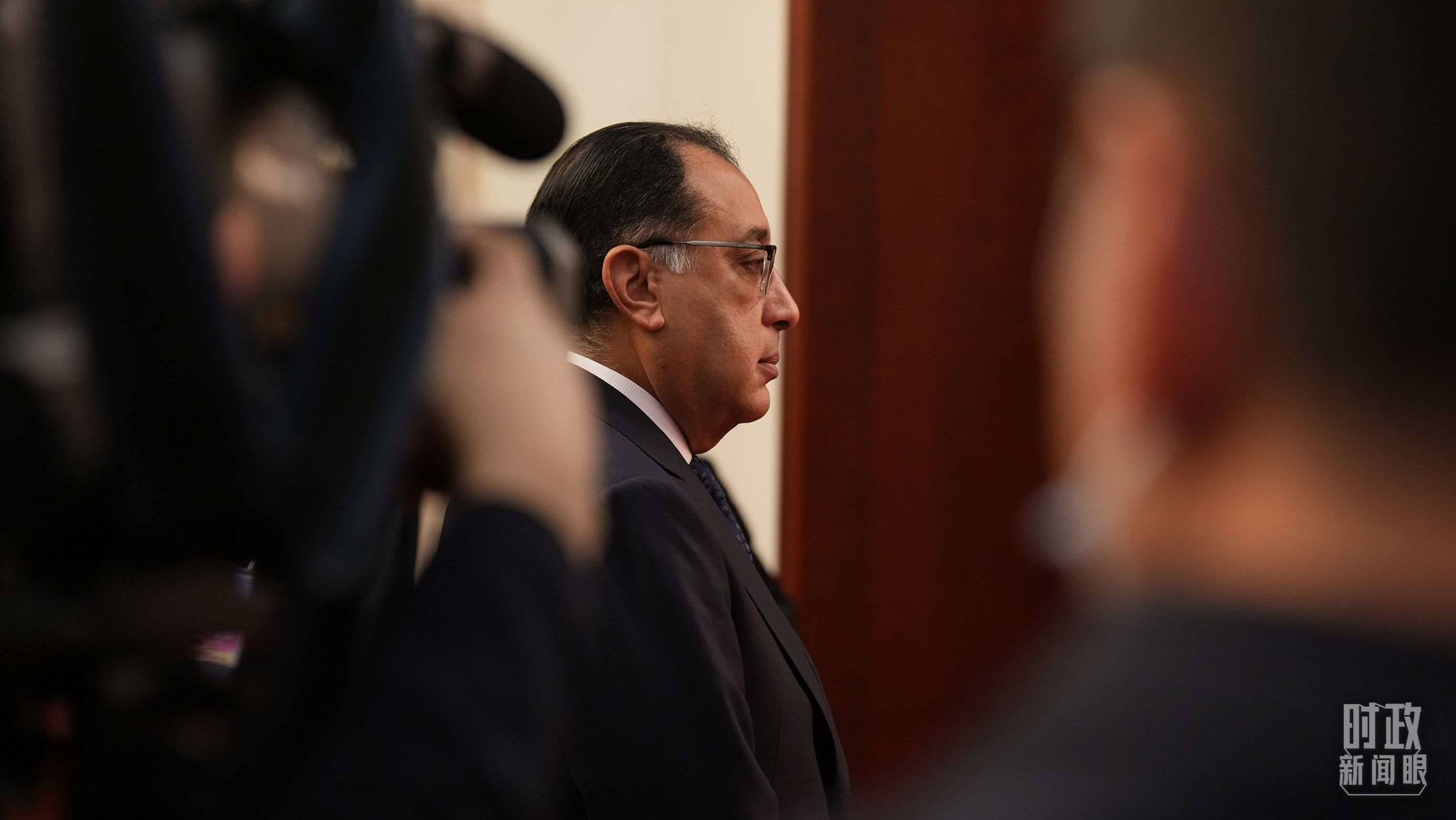 △人民大會(huì)堂，埃及總理馬德布利正在等候會(huì)見開始。（總臺(tái)國(guó)廣記者李晉拍攝）