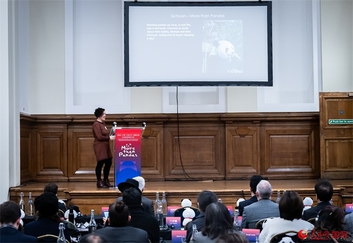 英國旅游達(dá)人瑪麗亞·拉莫爾作來川游歷主題分享。人民網(wǎng) 郭錦標(biāo)攝