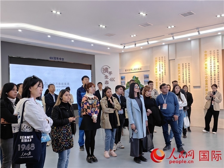 媒體記者探訪薊州礦山生態(tài)修復(fù)項(xiàng)目。人民網(wǎng)記者 符園園攝