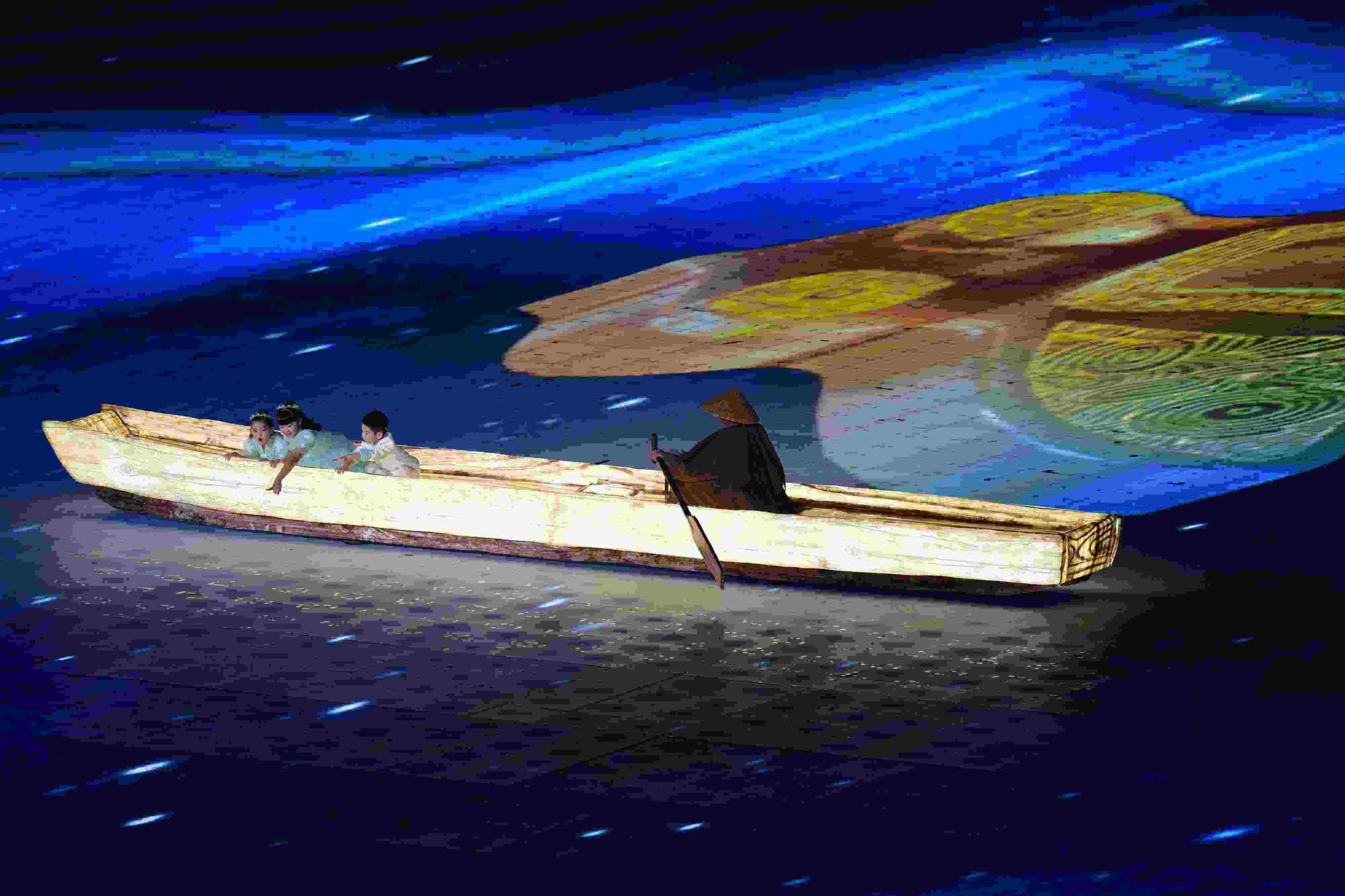 △2023年10月28日，杭州亞殘運會閉幕式上的“中華第一舟”。