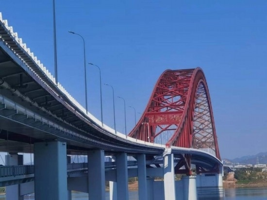 清水塘大橋側(cè)面。本報(bào)記者 常雯宜攝