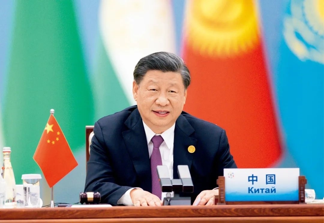 2023年5月19日上午，國(guó)家主席習(xí)近平在陜西省西安市主持首屆中國(guó)—中亞峰會(huì)并發(fā)表題為《攜手建設(shè)守望相助、共同發(fā)展、普遍安全、世代友好的中國(guó)—中亞命運(yùn)共同體》的主旨講話。圖/ 新華社記者 黃敬文 攝