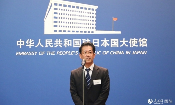 導(dǎo)師代表、東京大學(xué)教授內(nèi)山真伸發(fā)表致辭。人民網(wǎng) 許可攝