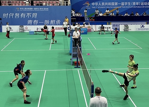 11月11日，第一屆全國學(xué)生（青年）運(yùn)動(dòng)會(huì)毽球（校園組）比賽現(xiàn)場。人民網(wǎng)記者 歐興榮攝