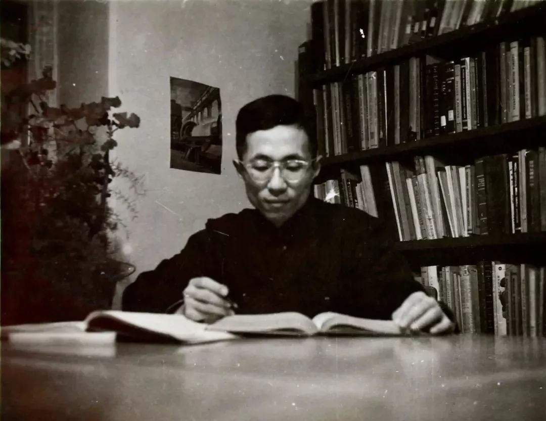 青年時期的秦裕琨。哈爾濱工業(yè)大學(xué)供圖