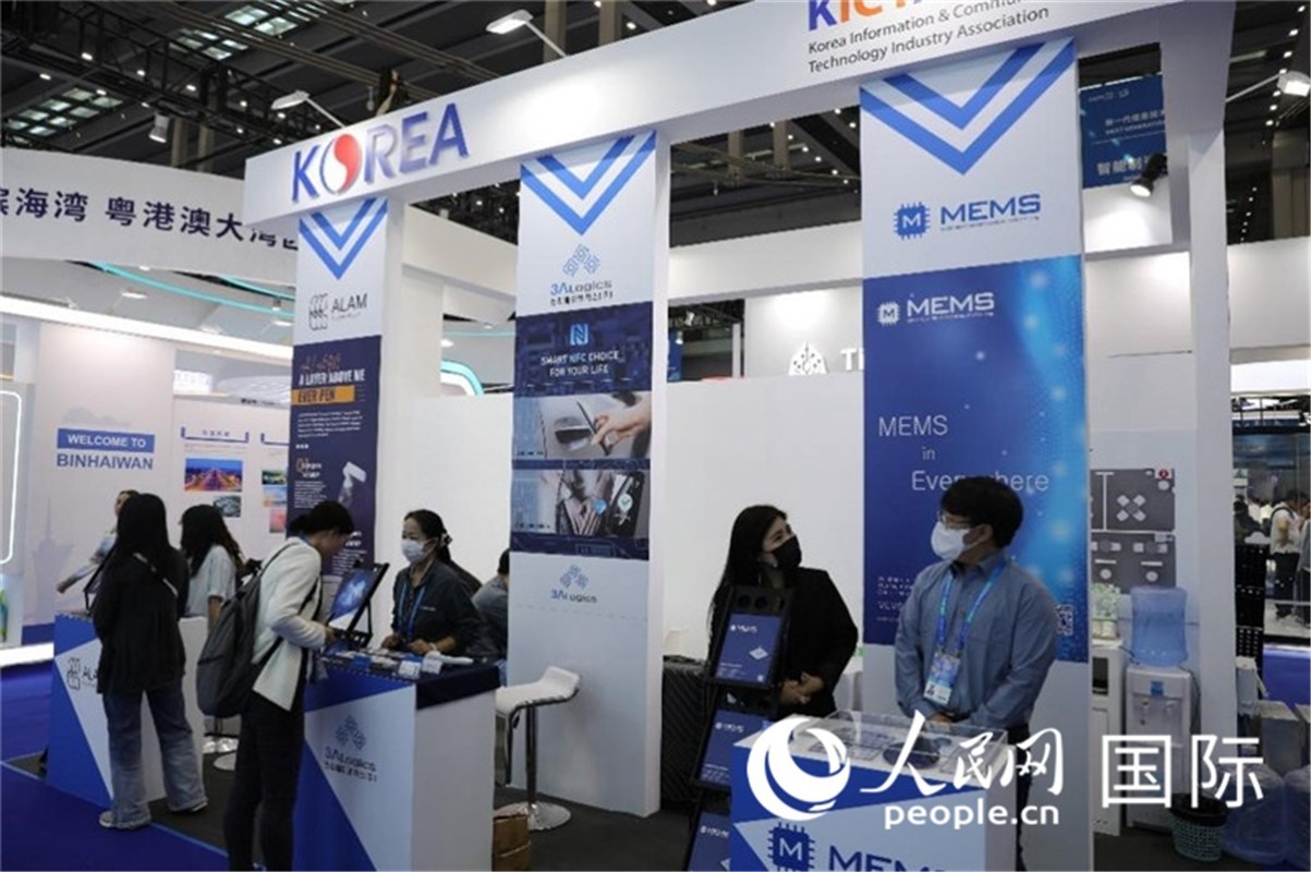 第二十五屆中國國際高新技術(shù)成果交易會(huì)15日在深圳開幕，圖為韓國企業(yè)展臺(tái)（人民網(wǎng)記者 魯揚(yáng)攝）