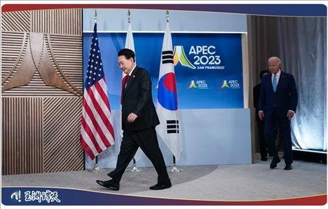 ｜｜日本首相岸田文雄、美國總統(tǒng)拜登以及韓國總統(tǒng)尹錫悅試圖在APEC會(huì)議期間合影