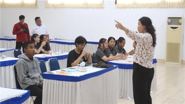 巴陵康孔子學(xué)院外方院長普拉巴介紹孔子學(xué)院情況。主辦方供圖