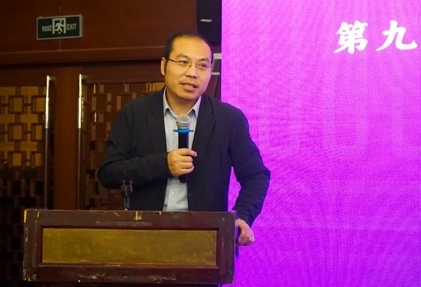 清華大學(xué)社會(huì)科學(xué)學(xué)院副院長、政治學(xué)系長聘教授孟天廣在研討會(huì)上總結(jié)發(fā)言。主辦方供圖