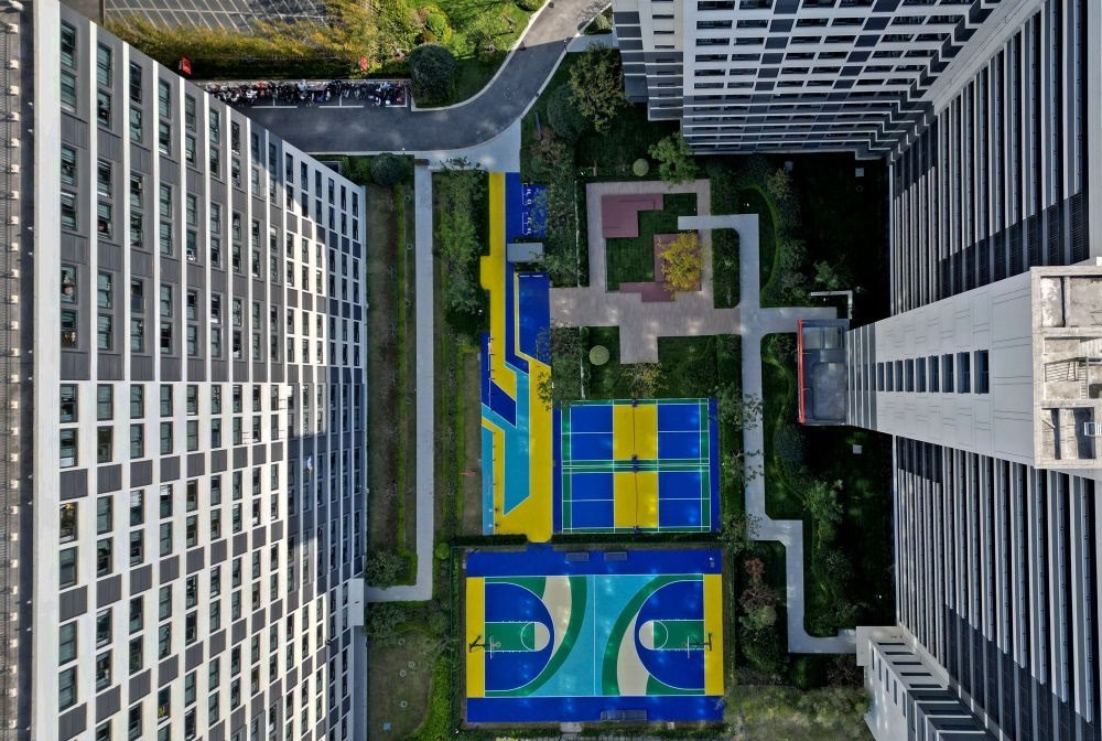 社區(qū)內(nèi)的運動場地設(shè)施（無人機照片）。