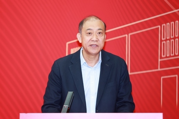 《教育踐悟錄》作者、中央財經(jīng)大學黨委書記何秀超。受訪者供圖