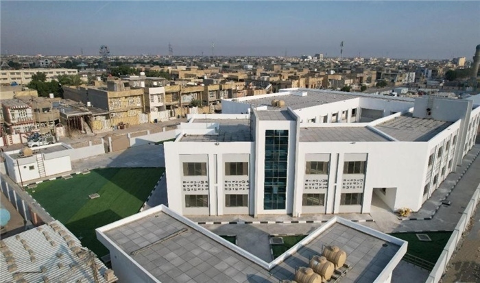 已經(jīng)完工的伊拉克瓦西特省第20號學(xué)校。該學(xué)校為合院式全功能建筑，包括教學(xué)樓，圖書室，實驗室，保衛(wèi)室等。 趙沖攝