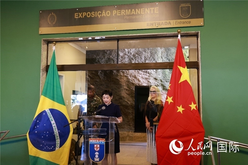 中國駐里約總領事田敏在攝影展開幕式上致辭。 人民網記者 陳海琪攝