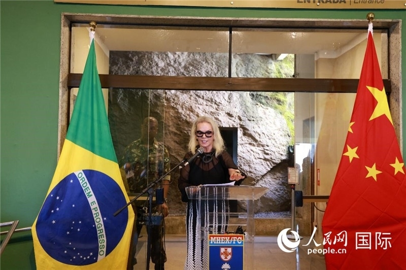 山河文化促進中心執(zhí)行總裁瑪西婭·梅爾基奧爾在攝影展開幕式上致辭。 人民網記者 陳海琪攝