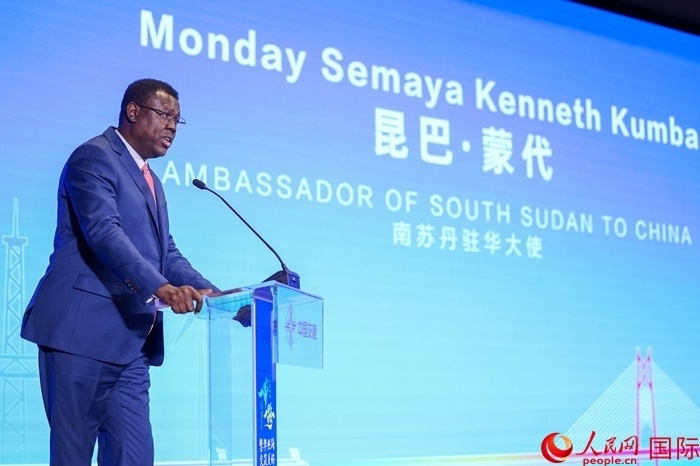 南蘇丹駐華大使蒙代在發(fā)布會(huì)上致辭。人民網(wǎng)記者 趙益普攝