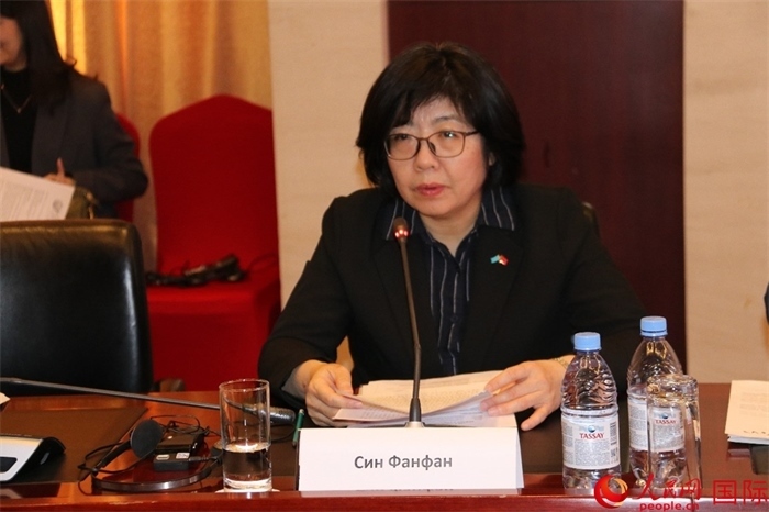 中國駐哈薩克斯坦大使館公使銜參贊邢芳芳致辭。人民網記者 李強攝