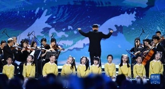 12月16日拍攝的第五屆海南島國(guó)際電影節(jié)開(kāi)幕式現(xiàn)場(chǎng)。