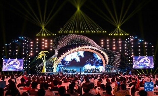 12月16日拍攝的第五屆海南島國(guó)際電影節(jié)開(kāi)幕式現(xiàn)場(chǎng)。