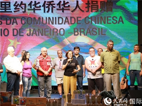 捐贈(zèng)活動(dòng)中方發(fā)起人之一的孫特英女士在捐贈(zèng)活動(dòng)中致辭。人民網(wǎng)記者 陳海琪攝