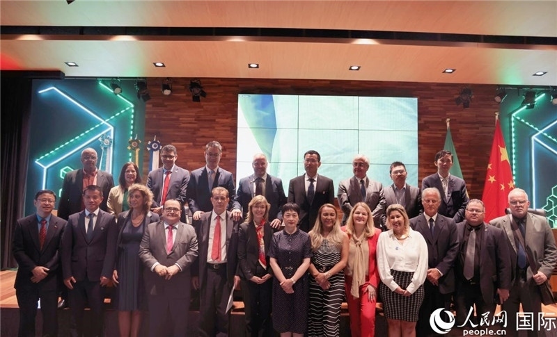 與會(huì)嘉賓合影留念。人民網(wǎng)記者 時(shí)元皓攝