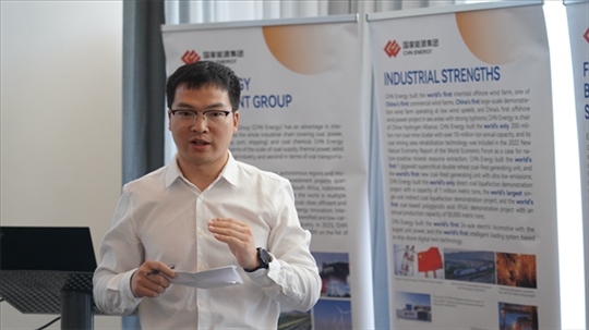 龍?jiān)垂敬戆l(fā)言致辭。 人民網(wǎng) 張茜攝