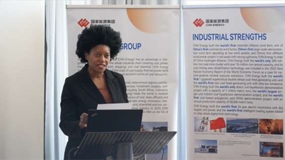 南非獨(dú)立傳媒集團(tuán)代表諾爾萬德爾-恩齊扎發(fā)言。 人民網(wǎng) 張茜攝