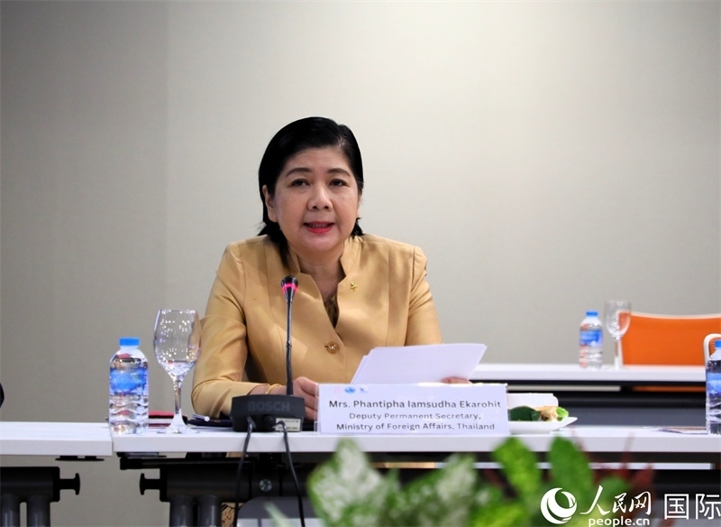 泰國外交部副次長潘提帕作主旨發(fā)言。人民網(wǎng)記者 白元琪攝