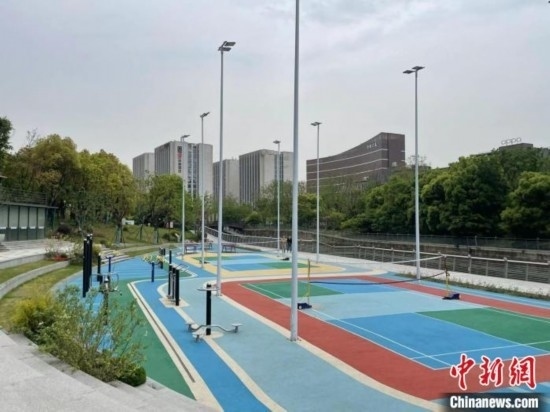 杭州余杭區(qū)一嵌入式體育場地。張煜歡 攝