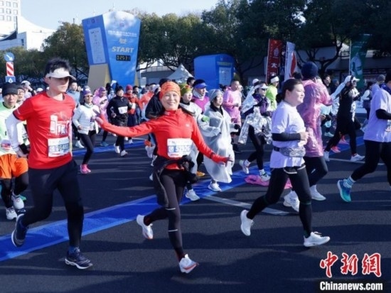 2023杭州馬拉松現(xiàn)場。肖健 攝