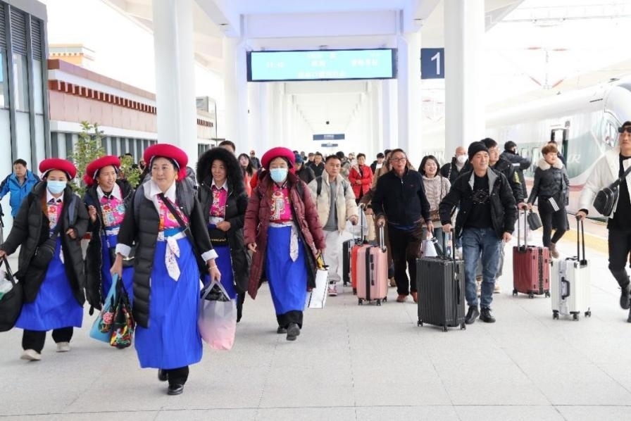 麗香鐵路開通滿月，累計(jì)發(fā)送旅客超18萬人次。受訪方供圖