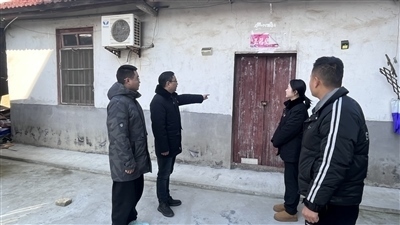  圖②：法官勘察訟爭房產(chǎn)。