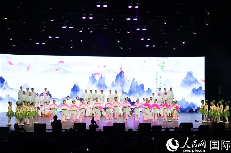 《四季詩(shī)韻》童聲詩(shī)朗誦表演。人民網(wǎng)記者 任皓宇攝