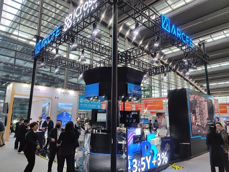 2023年12月16日，第十七屆深圳國(guó)際金融博覽會(huì)在深圳會(huì)展中心開幕，近300家金融機(jī)構(gòu)和企業(yè)攜手多款金融產(chǎn)品集中亮相。