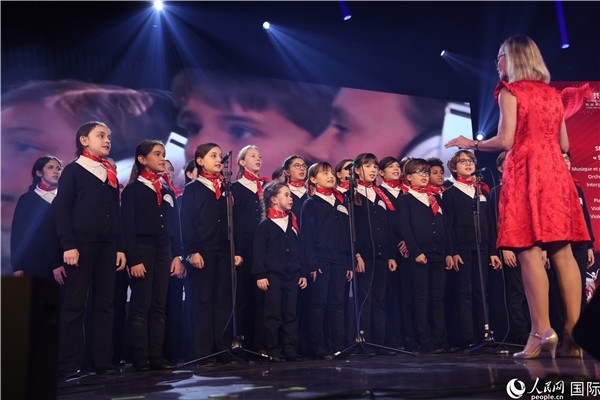 法國寶麗聲童聲合唱團演唱《假如我去中國》。人民網(wǎng)記者 尚凱元攝