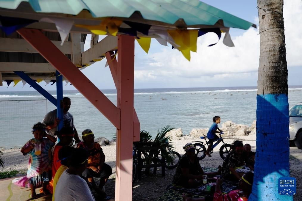 1月20日，當(dāng)?shù)厝嗽阼斠惶幒┬蓍e娛樂(lè)。新華社記者 王申 攝