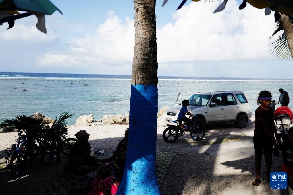 1月20日，當(dāng)?shù)厝嗽阼斠惶幒┬蓍e娛樂(lè)。新華社記者 王申 攝