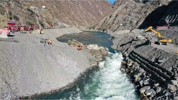 卡拉水電站實現(xiàn)大江截流。受訪者供圖