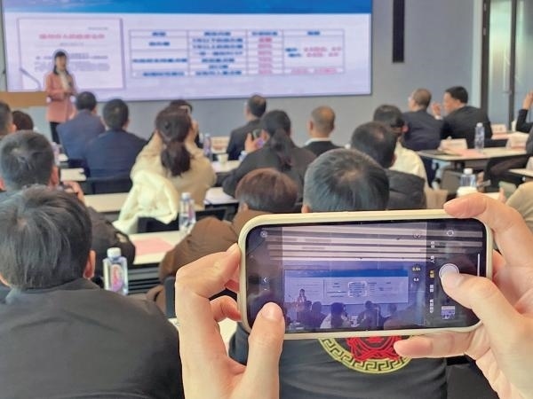 1月2日，“百團千企出海拓市場增訂單”行動啟動。蔣文廣 攝