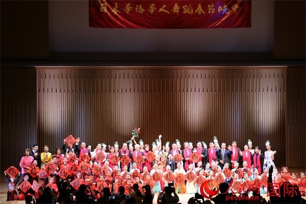 演職人員與嘉賓合影。人民網(wǎng) 許可攝