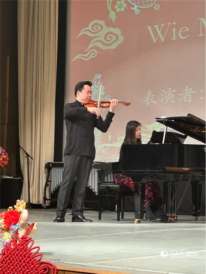 小提琴獨(dú)奏《Wie Melodien zieht es mir》《新春樂(lè)》，表演者：寧峰、韓卉菁（鋼琴伴奏）