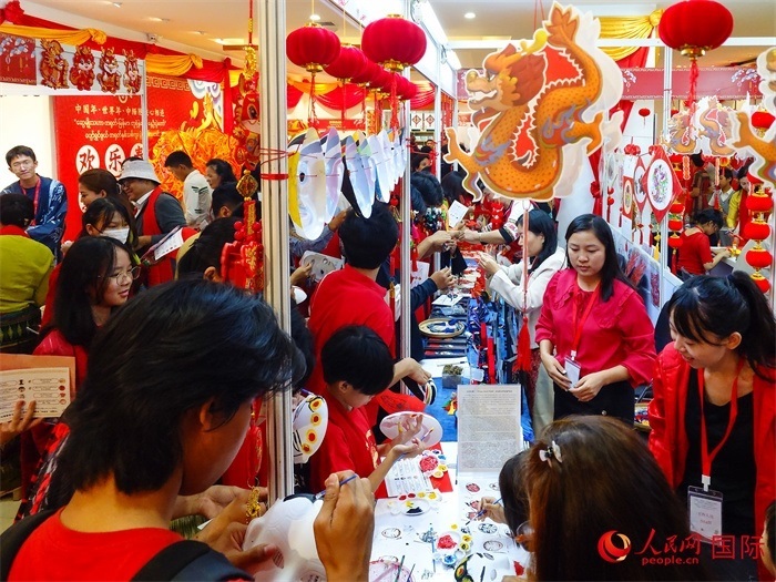 活動(dòng)現(xiàn)場(chǎng)氣氛熱烈。人民網(wǎng)記者 謝佳君攝