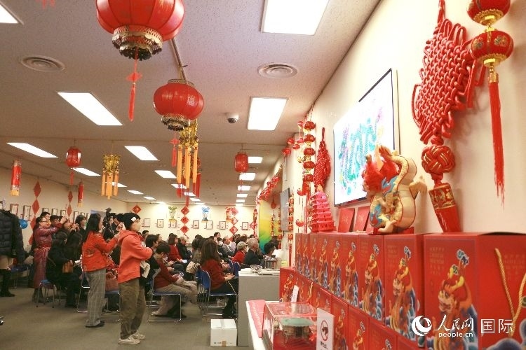 現(xiàn)場(chǎng)洋溢著濃郁的新春氛圍。人民網(wǎng) 許可攝