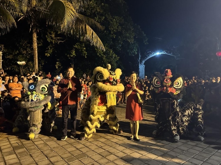 舞獅表演。巴陵康孔子學(xué)院供圖